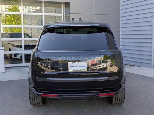 2025 Land Rover Range Rover P400 SE 7 Seat