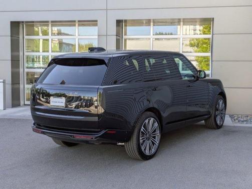 2025 Land Rover Range Rover P400 SE 7 Seat