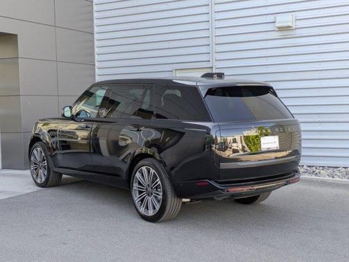 2025 Land Rover Range Rover P400 SE 7 Seat