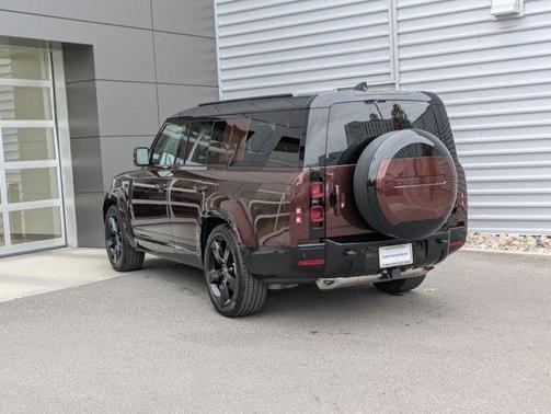 2025 Land Rover Defender P400 X-Dynamic SE