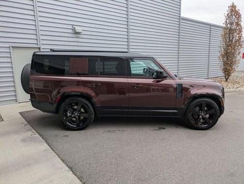 2025 Land Rover Defender P400 X-Dynamic SE