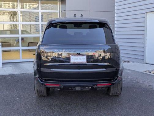 2026 Land Rover Range Rover P530 SE