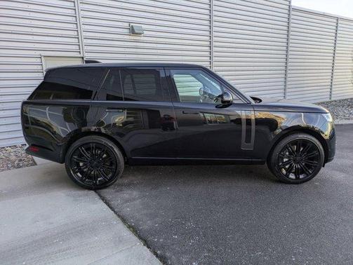 2026 Land Rover Range Rover P530 SE