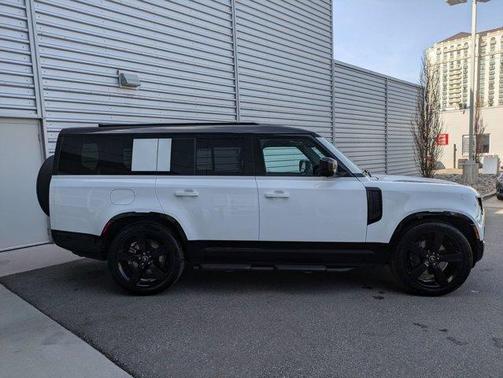 2025 Land Rover Defender P400 X-Dynamic SE