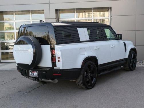 2025 Land Rover Defender P400 X-Dynamic SE