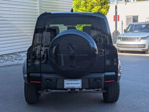 Santorini Black 2026 Land Rover Defender P400 X-Dynamic SE