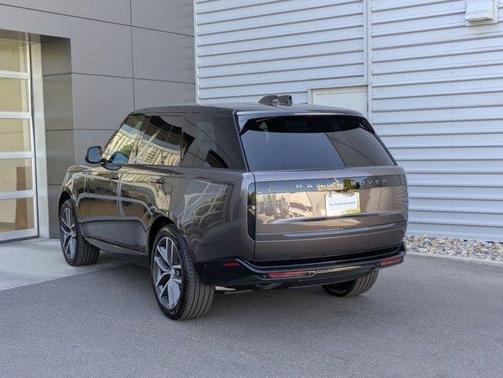 2025 Land Rover Range Rover P400 SE
