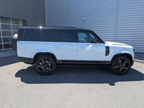 Fuji White 2026 Land Rover Defender P400 X-Dynamic SE