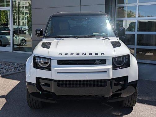 Fuji White 2026 Land Rover Defender P400 X-Dynamic SE