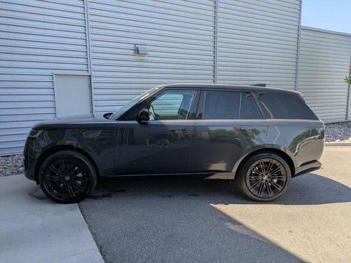 2025 Land Rover Range Rover P530 SE