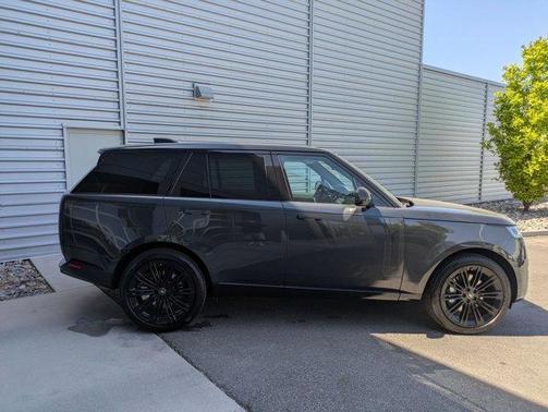 2025 Land Rover Range Rover P530 SE