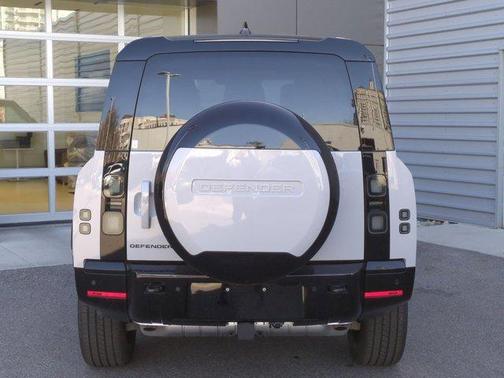 2026 Land Rover Defender 130 X-Dynamic SE