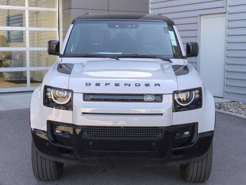 2026 Land Rover Defender 130 X-Dynamic SE