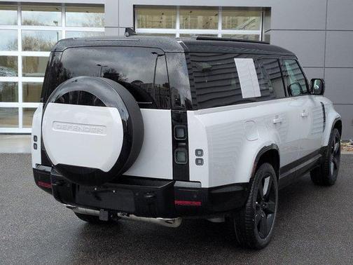 2026 Land Rover Defender 130 X-Dynamic SE