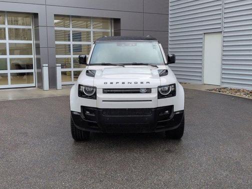 2026 Land Rover Defender 130 X-Dynamic SE