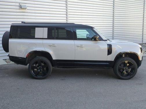 2026 Land Rover Defender 130 X-Dynamic SE