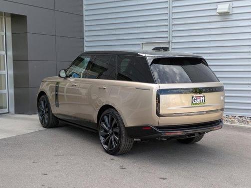 2025 Land Rover Range Rover P615 SV