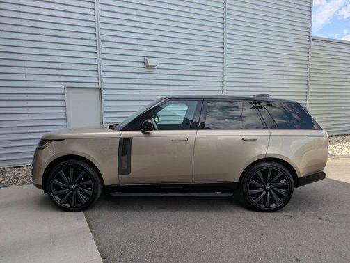 2025 Land Rover Range Rover P615 SV