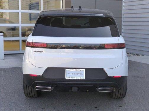 Fuji White 2026 Land Rover Range Rover Sport SE