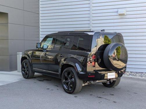 2025 Land Rover Defender P400 X-Dynamic SE