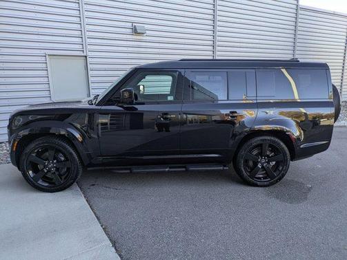 2025 Land Rover Defender P400 X-Dynamic SE