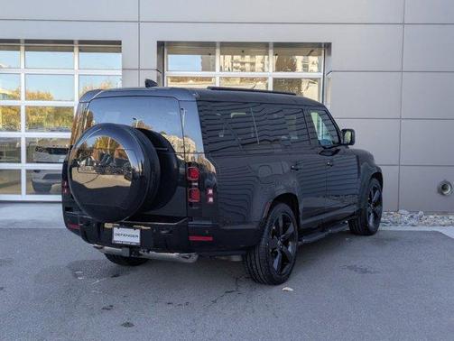 2025 Land Rover Defender P400 X-Dynamic SE