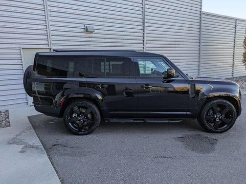 2025 Land Rover Defender P400 X-Dynamic SE