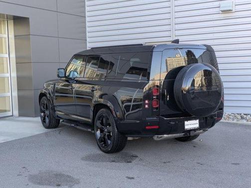 2025 Land Rover Defender P400 X-Dynamic SE