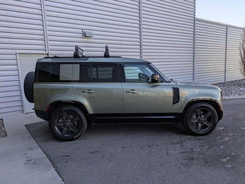 2022 Land Rover Defender 110 X-Dynamic SE