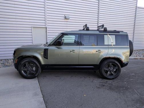 2022 Land Rover Defender 110 X-Dynamic SE