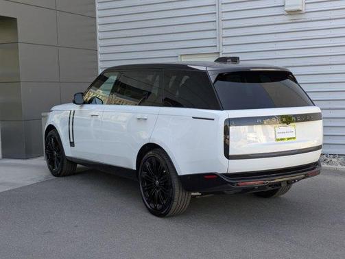 2025 Land Rover Range Rover P400 SE 7 Seat
