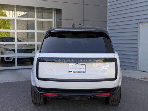 2025 Land Rover Range Rover P400 SE 7 Seat