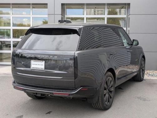 2025 Land Rover Range Rover P530 SE 7 Seat