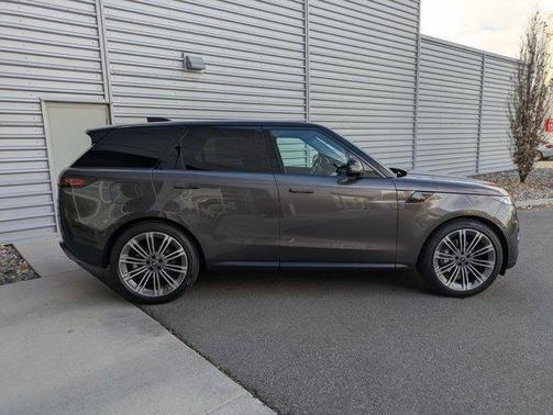 2025 Land Rover Range Rover Sport P360 SE