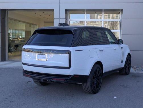 2026 Land Rover Range Rover P400 SE