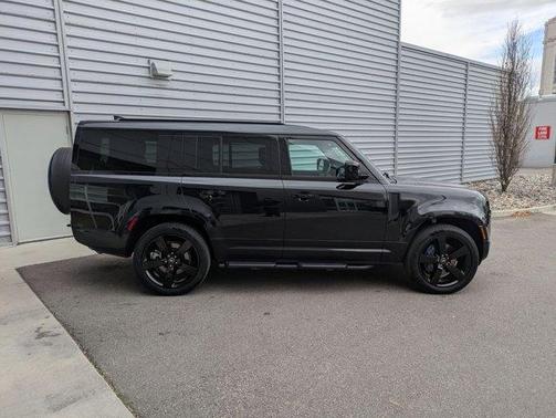 2025 Land Rover Defender P400 X-Dynamic SE