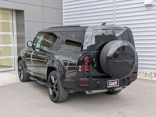 2025 Land Rover Defender P400 X-Dynamic SE