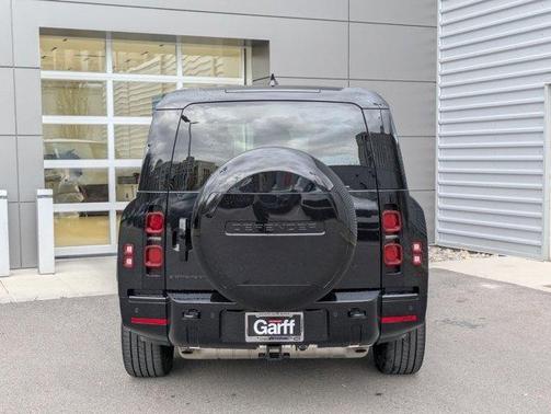 2025 Land Rover Defender P400 X-Dynamic SE