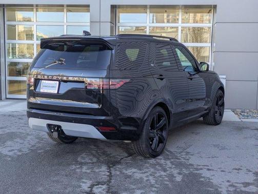 2026 Land Rover Discovery Tempest Edition