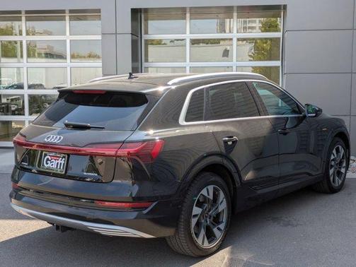 2021 Audi e-tron Premium Plus