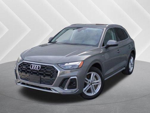 Chronos Gray Metallic 2023 Audi Q5 e 55 S line quattro Premium
