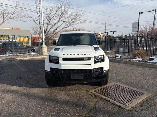 2024 Land Rover Defender 110 P400 X-Dynamic SE