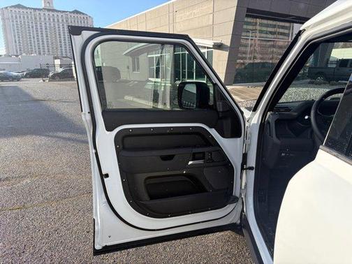 2024 Land Rover Defender 110 P400 X-Dynamic SE