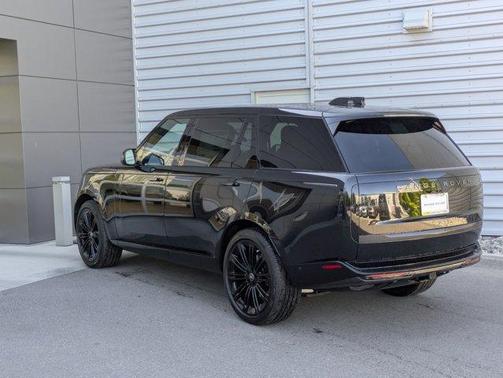 2025 Land Rover Range Rover P400 SE 7 Seat