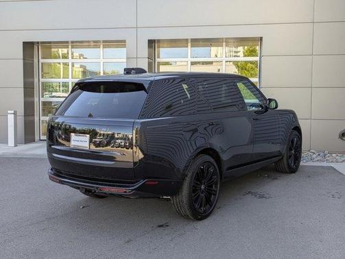 2025 Land Rover Range Rover P400 SE 7 Seat