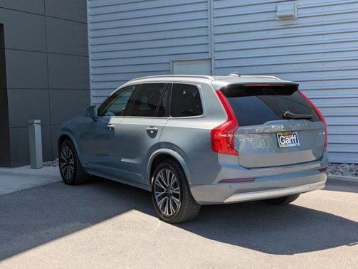 2022 Volvo XC90 T6 Momentum 7 Passenger
