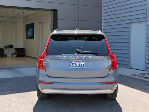 2022 Volvo XC90 T6 Momentum 7 Passenger