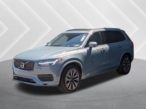 2022 Volvo XC90 T6 Momentum 7 Passenger