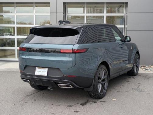 2025 Land Rover Range Rover Sport P360 SE