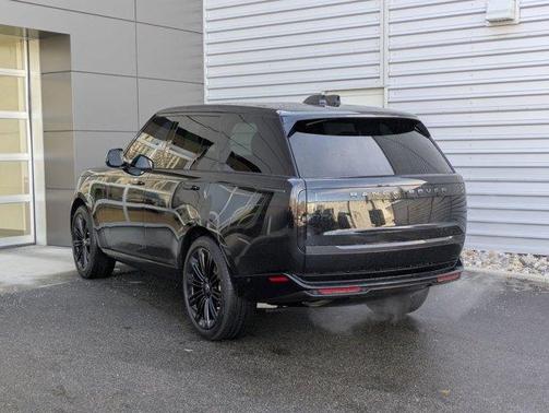 2025 Land Rover Range Rover P400 SE